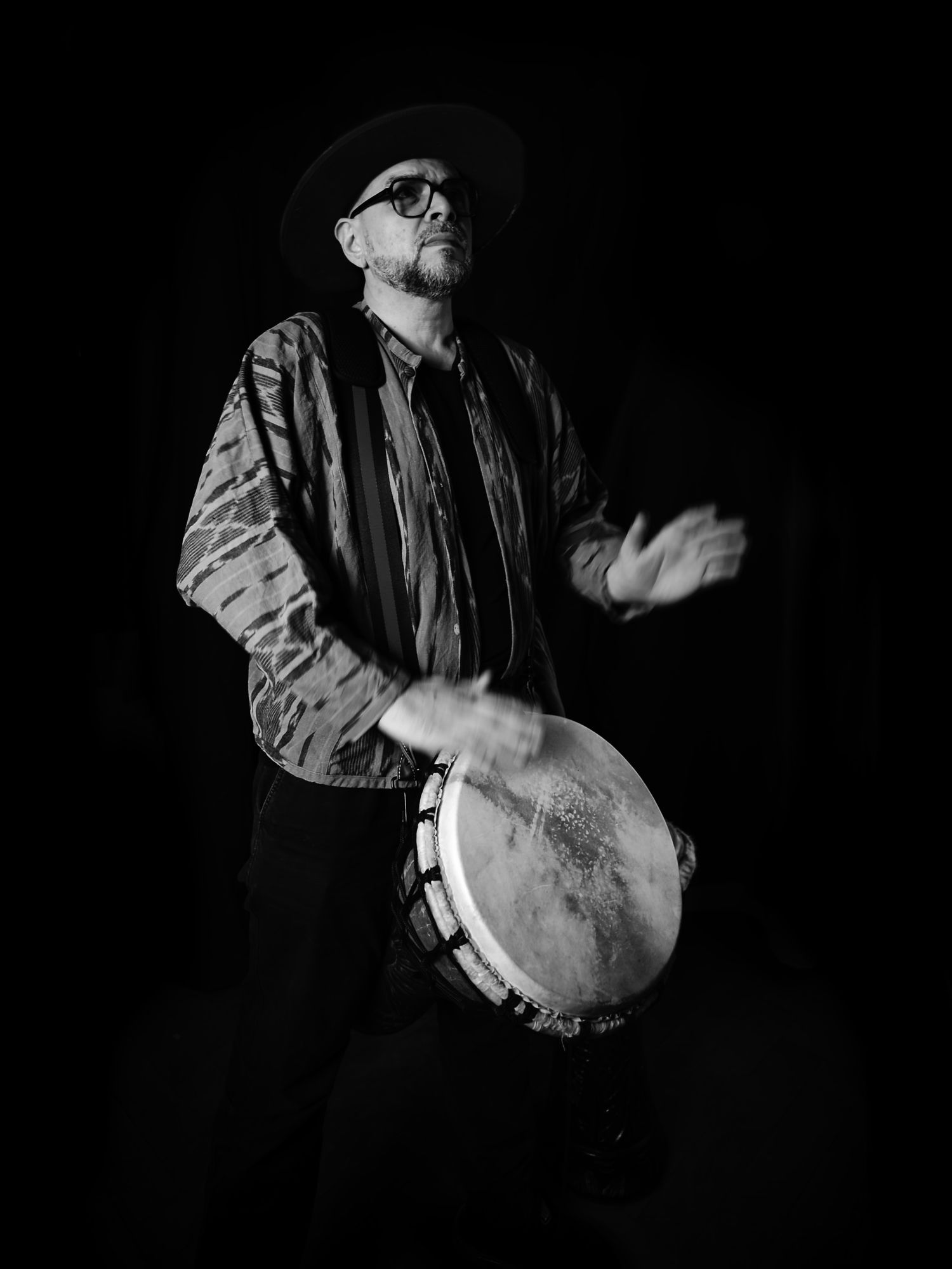 Master M with djembé, black and white